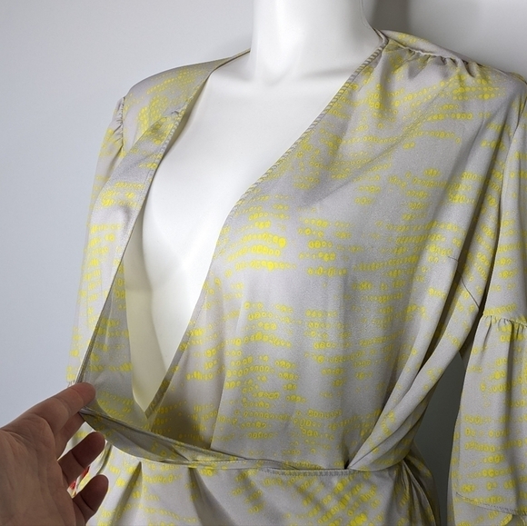 Melissa McCarthy Seven yellow grey wrap blouse 1X - Picture 3 of 11